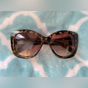 Tahari sunglasses